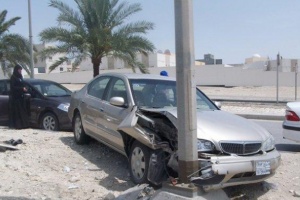 نجاة بحريني بعد اصطدامه بعمود إنارة