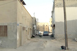 أهالي 909 بالرفاع الشرقي يشكون إغلاق المنفذ الوحيد للعبور