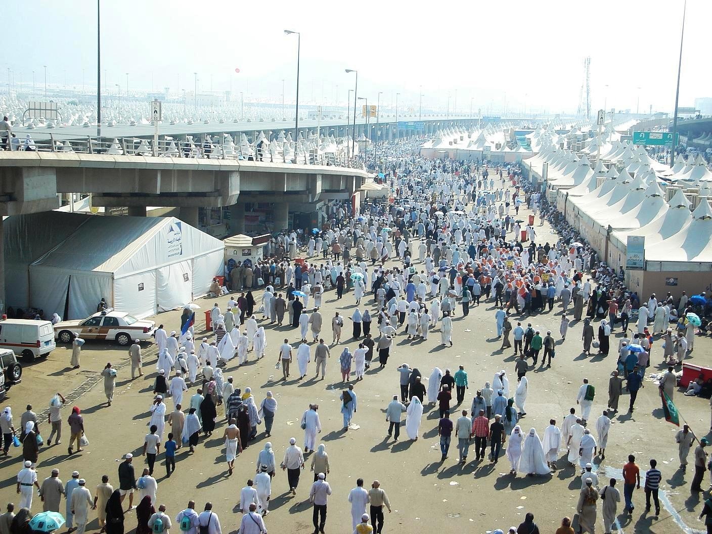 الملايين يواصلون القاء الجمار اليوم