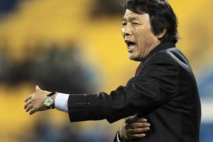 مدرب كوريا الجنوبية يشيد بتعاون لاعبيه أمام البحرين 