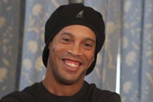 رونالدينهو ينضم رسميا إلى صفوف فلامنغو