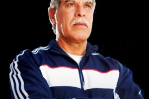 شحاتة يبكي في حفل التكريم ويحلم بمونديال 2014