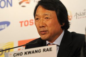 مدرب كوريا يتصبّب عرقا إزاء جاهزية بارك