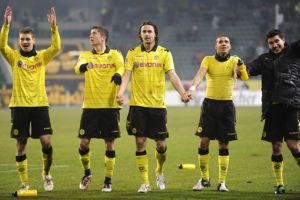 دورتموند يسحق فولفسبورج ويعزز تصدره للدوري الألماني