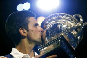 ديوكوفيتش يسحق موراي ليفوز ببطولة أستراليا