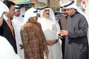 رئيس الوزراء يوجه لشمول أسر متعففة بالخدمات الاجتماعية والسكنية