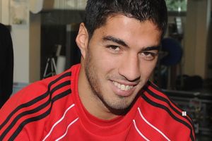 سواريز يلعب من ليفربول أمام ستوك سيتي