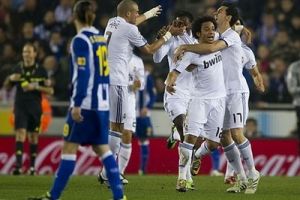 ريال مدريد يتخطى إسبانيول رغم الطرد