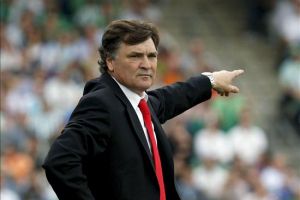 أوساسونا يقيل مدربه كاماتشو