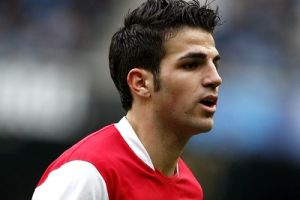 فابريغاس: لا يجب أن نخشى برشلونة