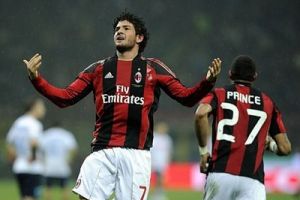 ميلان يسحق نابولي بثلاثية نظيفة