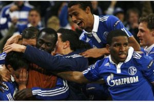 شالكه يطيح بفالنسيا ويبلغ ربع النهائي