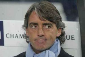 مانشيني يبدي خيبة أمله للخروج من الدوري الأوروبي 