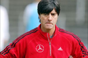 لوف يستعدي 17 لاعبا من تشكيلة مونديال 2010