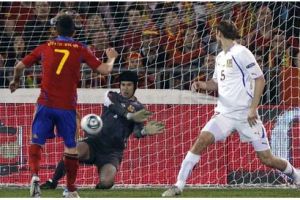 فيا يحطم الرقم القياسي لراؤول ويقود اسبانيا للفوز على التشيك 