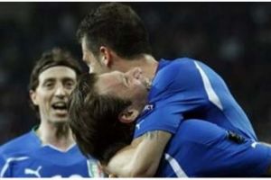 فوز صعب لإيطاليا على سلوفينيا في تصفيات يورو 2012 