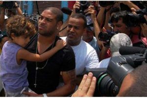 كورينثيانز يتعاقد مع المشاكس أدريانو