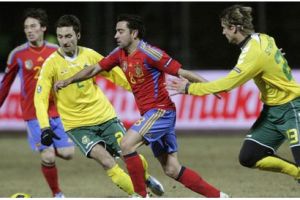 إسبانيا وهولندا تقتربان من التأهل لنهائيات يورو 2012