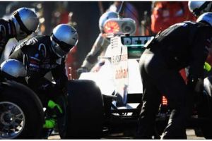 براون يعزو نتيجة مرسيدس للإعداد السيء