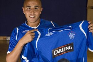 الجزائري بوقرة يتطلع للعب في الدوري الانجليزي