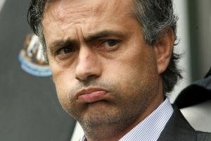 مورينيو يختبر صلابته أمام شلال من الانتقادات