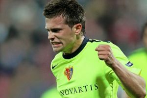 إصابة الصاعد ستوكر بقطع في الرباط الصليبي للركبة