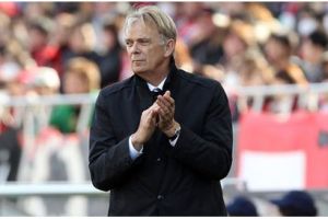 كولن الألماني يستعين بخدمات المدرب فينكه