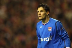 ليون يسعى لتمديد عقد حارس مرماه لوريس