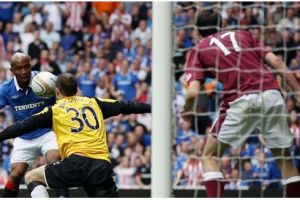 رينجرز يكتسح هارتس ويبتعد في الصدارة