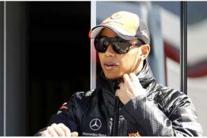 هاميلتون: كأننا نعيش حقبة شوماخر مجدداً