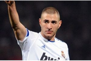 ريال مدريد يرفض عرضا من يوفنتوس للتخلي عن بنزيمة 