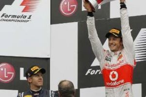 باتون يتفوق على فيتيل في اللفة الأخيرة ويحرز سباق كندا