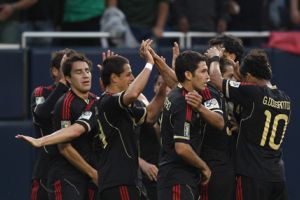 المكسيك تجتاح كوستاريكا وتتأهل معها في الكأس الذهبية