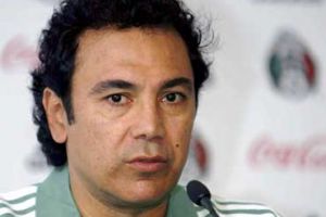 الأسطورة المكسيكي هوجو سانشيز يشيد بأداء منتخب بلاده في الكأس الذهبية
