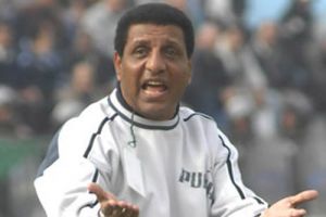 جماهير الزمالك تهاجم فاروق جعفر بعد التعادل مع الطلائع 