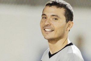 الأهلي السعودي يعزز صفوفه بالتعاقد مع كماتشو