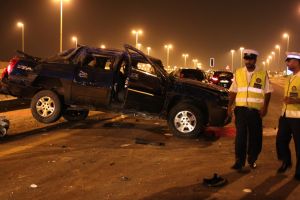 نجاة شاب بحريني بتدهور سيارة.. شاهد الصور 