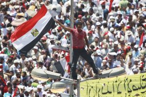 تجمع المئات في القاهرة للمطالبة بطرد سفير اسرائيل