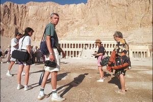 الحكومة تدرس ضرورة حصول السياح على تأشيرة لدخول مصر