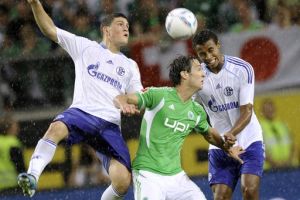 فولفسبورغ يعرض شالكه لأول هزيمة