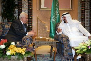 عباس يشكر العاهل السعودي بعد تقديمه منحة مالية بقيمة 200 مليون دولار