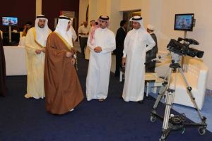 فواز بن محمد يفتتح المركز الإعلامي للانتخابات التكميلية