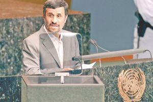 أحمدي نجاد يهاجم الغرب ووفود تغادر أثناء إلقاء كلمته