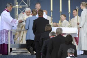 أنباء عن إطلاق نار بالقرب من مكان القداس البابوي في ألمانيا