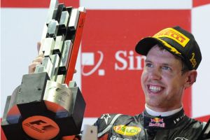 فيتيل يخطف جائزة 'سنغافورة' ويقترب من اللقب