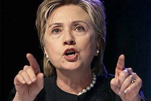 كلينتون تدعو إلى احترام الدولة وحقوق الناس في مصر  