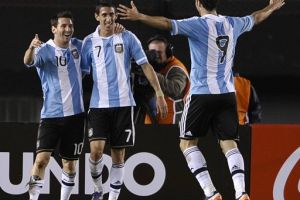 'هاتريك' هيجوين يقود الأرجنتين لفوز كبير على تشيلي في تصفيات المونديال