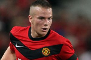 مانشستر يونايتد يجدد عقد كليفرلي أربعة أعوام