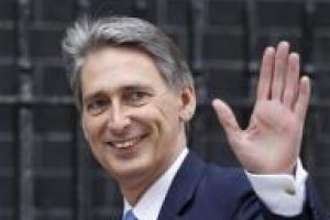 وزير النقل فيليب هاموند يحل مكان ليام فوكس في وزارة الدفاع