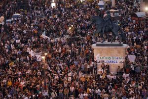 الآلاف يحتجون ضد المصارف والسياسيين في مدريد الإسبانية